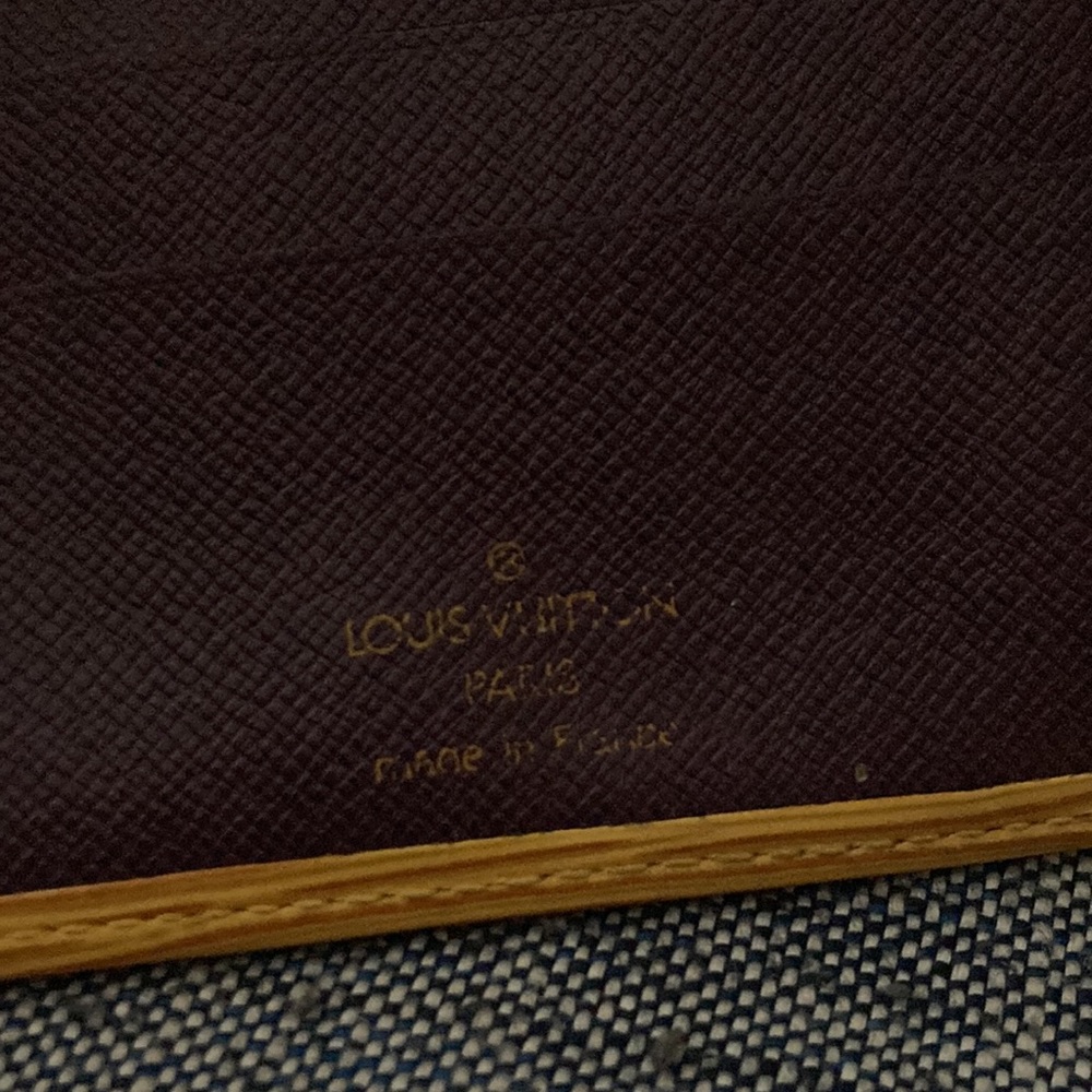 LV Epi Marco Snap Wallet, It is in good Condition!! Please look at Pictures!! - Picture 4 of 12